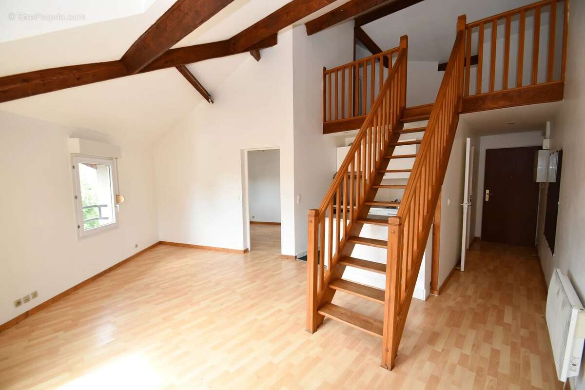  En plein cœur de Villepinte, découvrez ce charmant duplex idéalement situé ! - photo 2