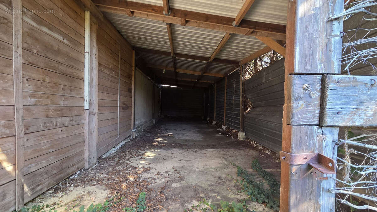 Très belle propriété de 218 m² sur plus de 20 000 m² de terrain avec étangs ! - photo 16