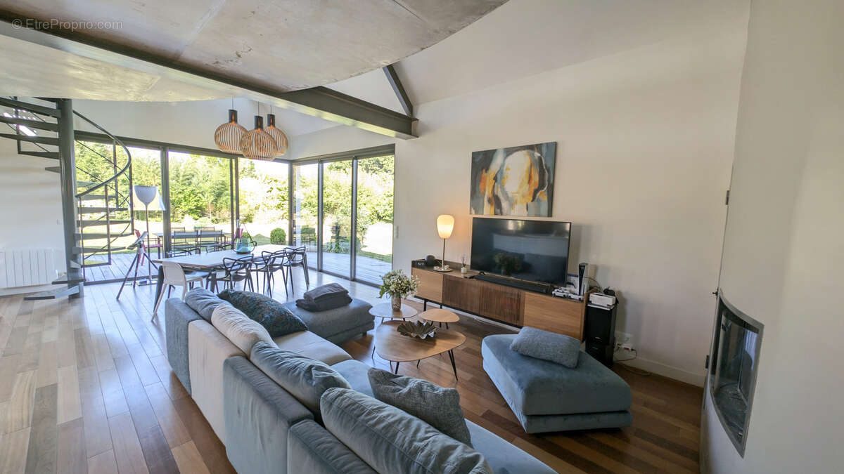 Maison à SAINT-QUENTIN-EN-TOURMONT