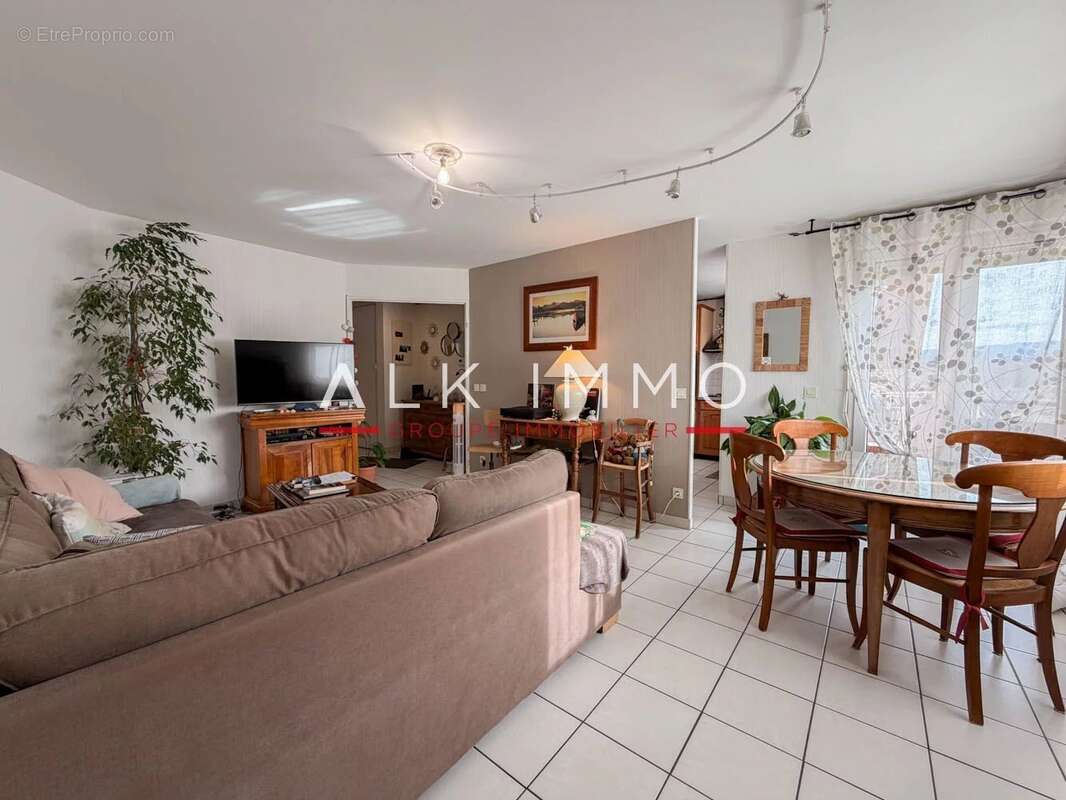Appartement à POISY