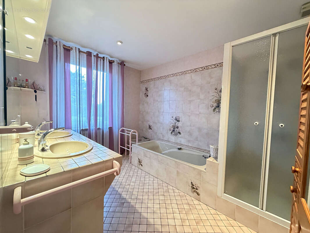 Maison à ARNIERES-SUR-ITON