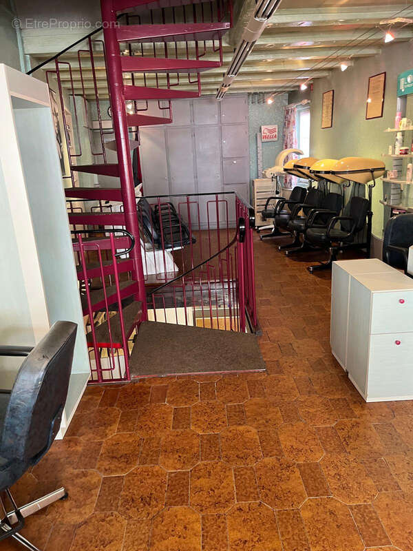 OPPORTUNITÉ RARE AU CŒUR DE WISSEMBOURG : Murs commerciaux d'une institution locale & Appartement de fonction - photo 9