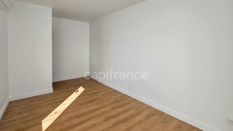 Appartement à MORIGNY-CHAMPIGNY