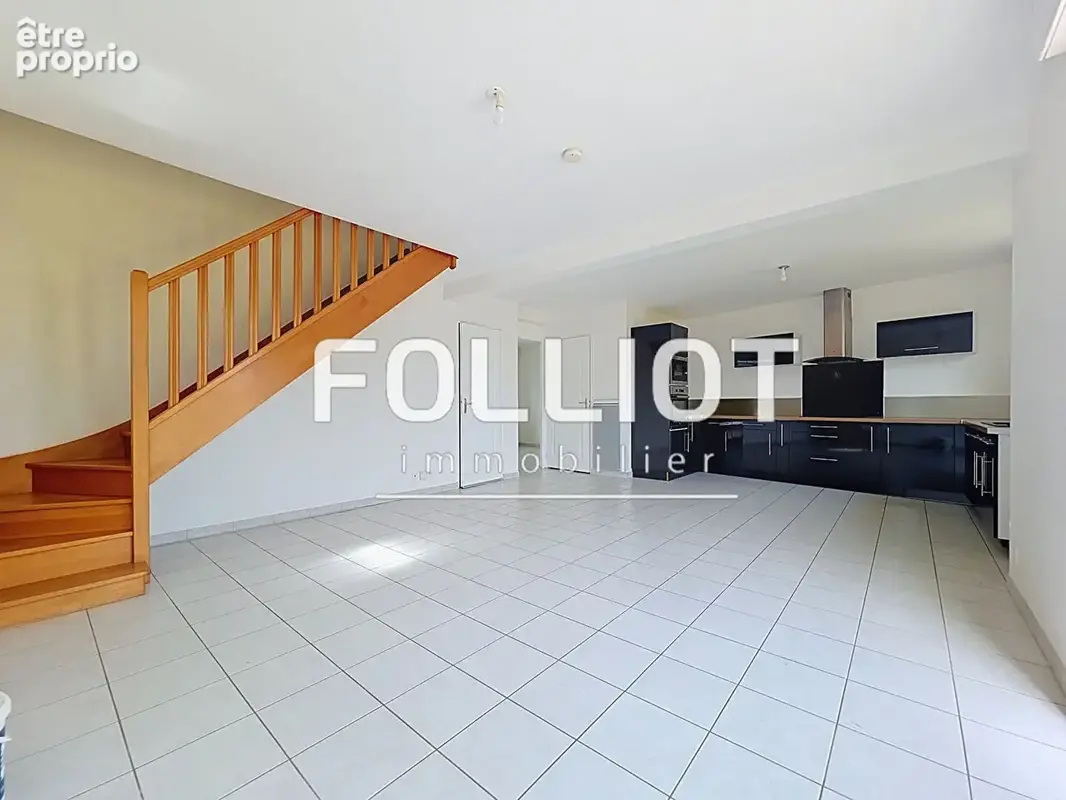 A VENDRE Maison 5 pièces à vendre à Bréhal - 50290 - Centre - photo 3