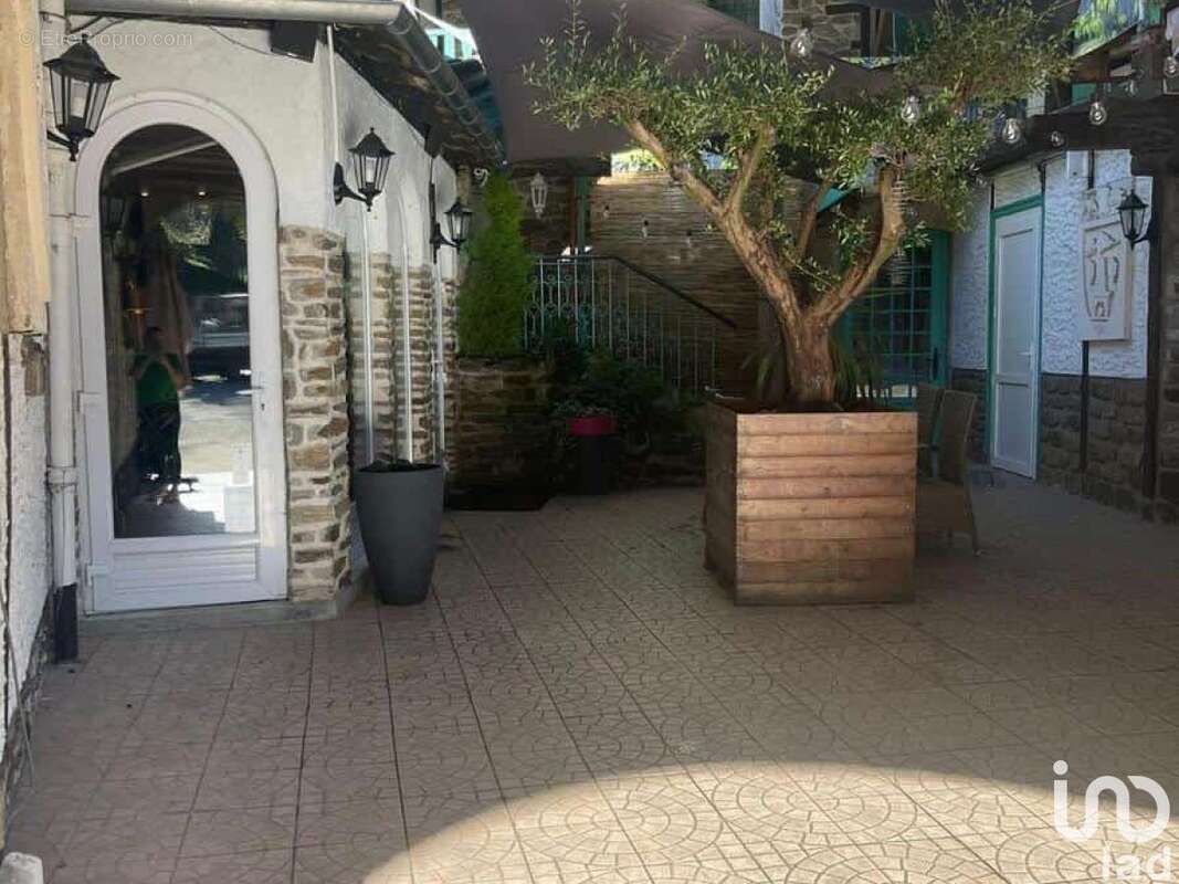 Photo 2 - Commerce à UZERCHE