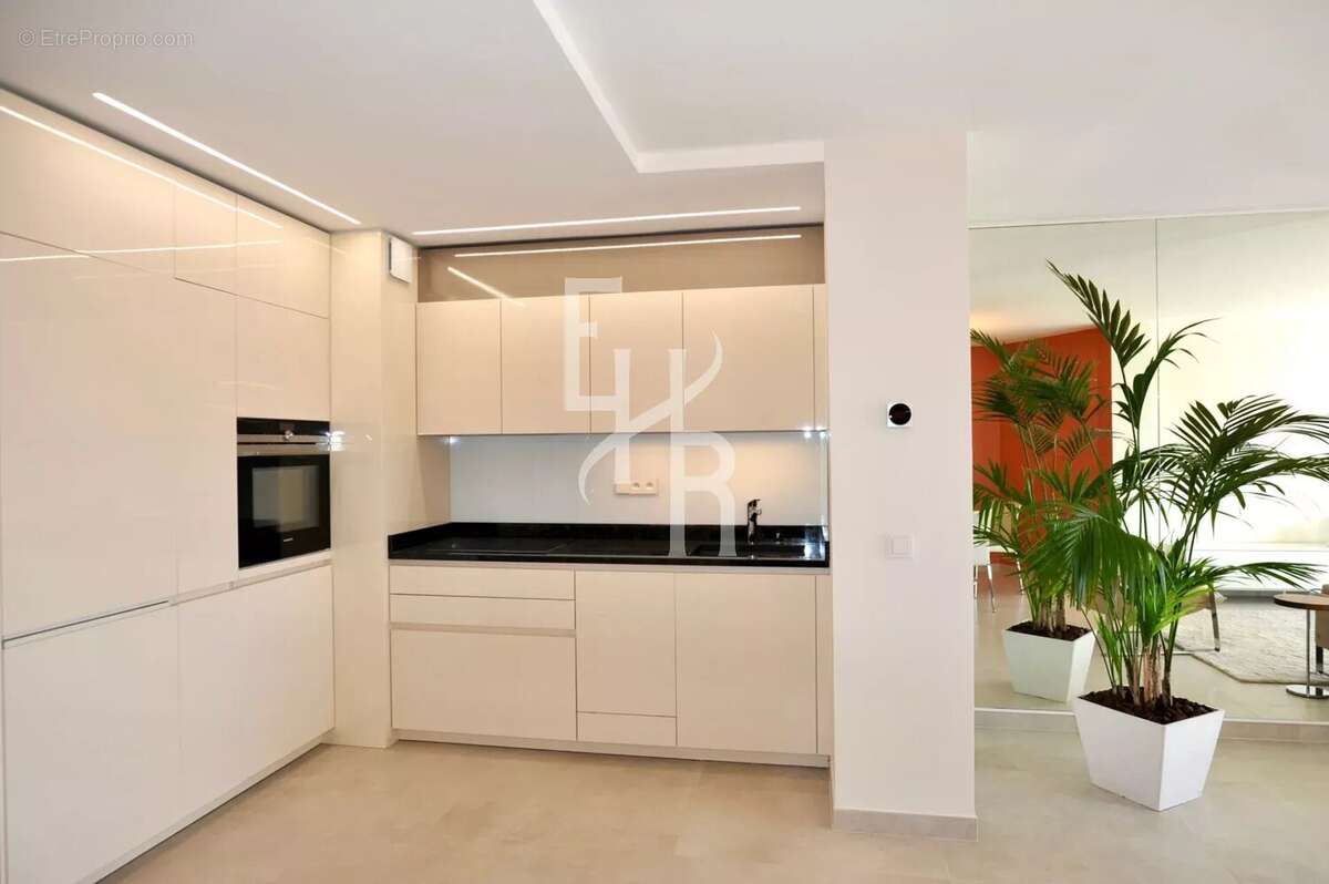 Cannes croisette magnifique 3 pieces vue mer - photo 5
