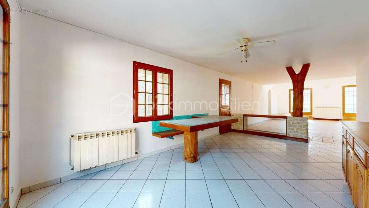 Maison à Fort Potentiel avec Dépendances – Cœur de Village - photo 8