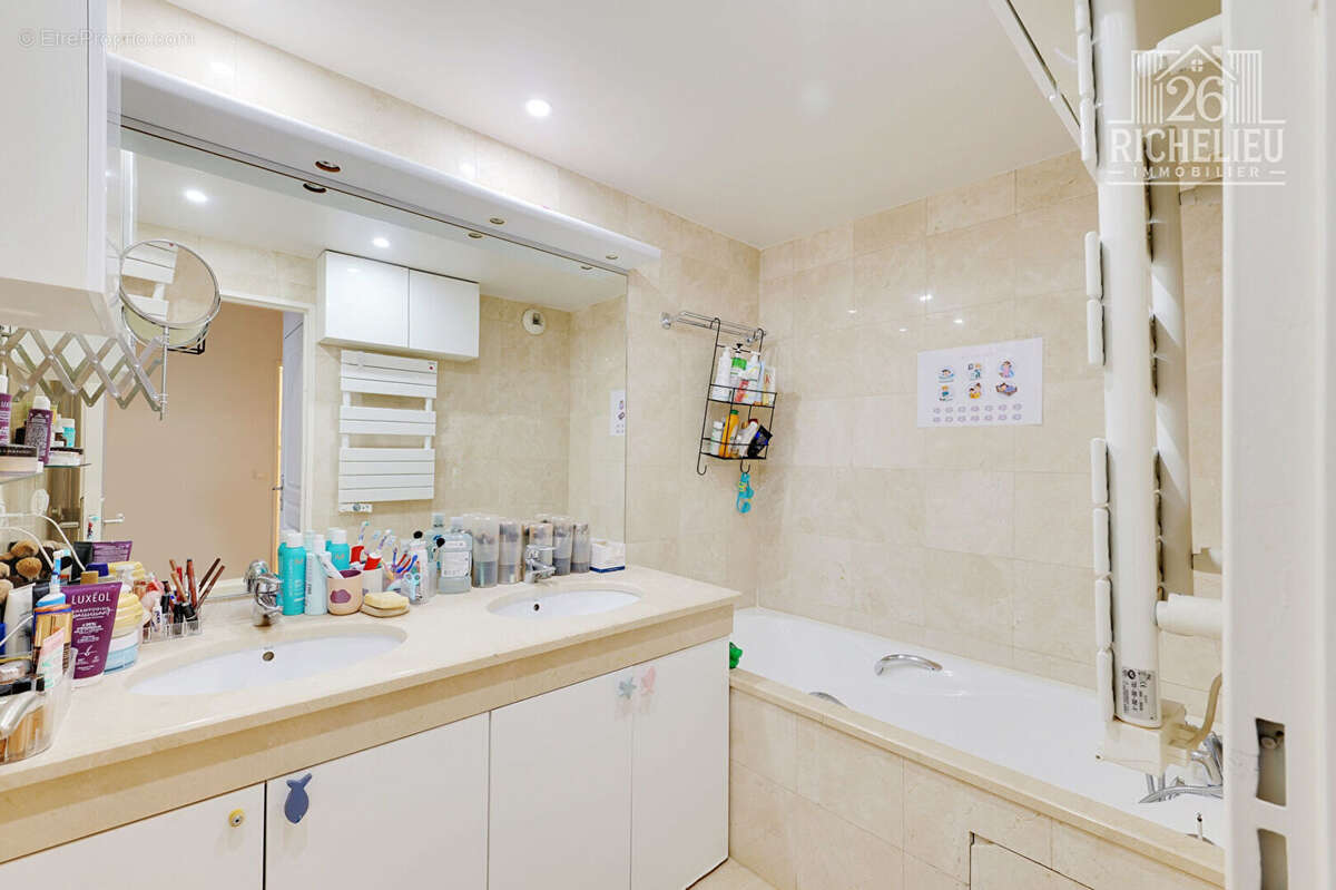 Appartement à LEVALLOIS-PERRET