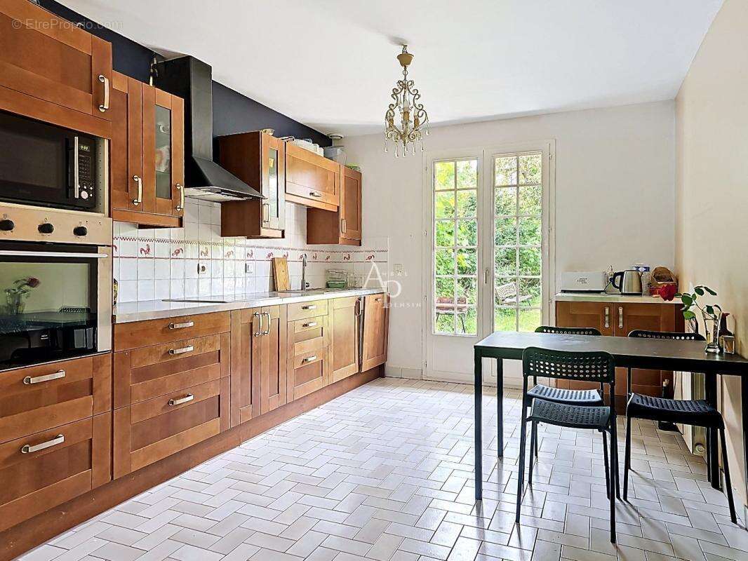 Maison à LES CLAYES-SOUS-BOIS