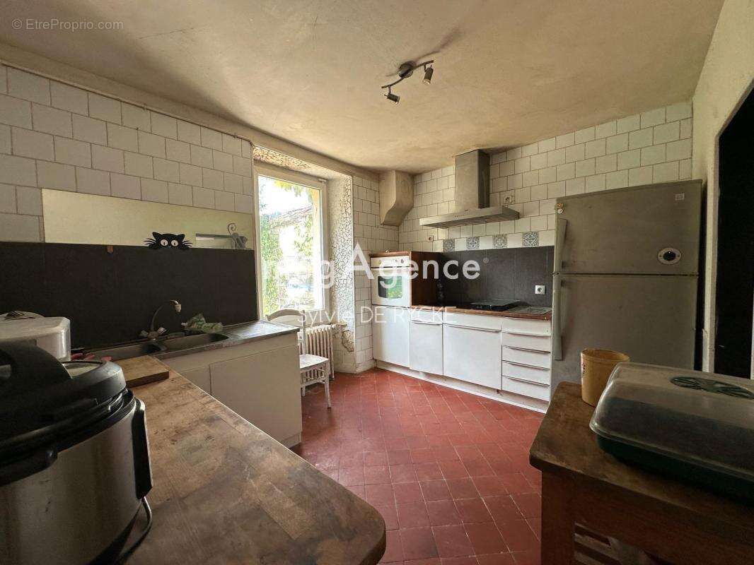 Maison à VILLENEUVE-L'ARCHEVEQUE