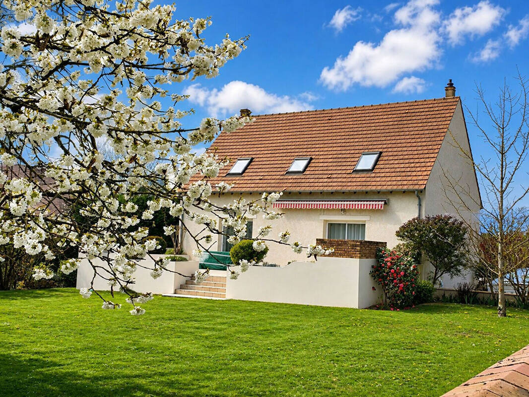 Maison à GRISY-SUISNES