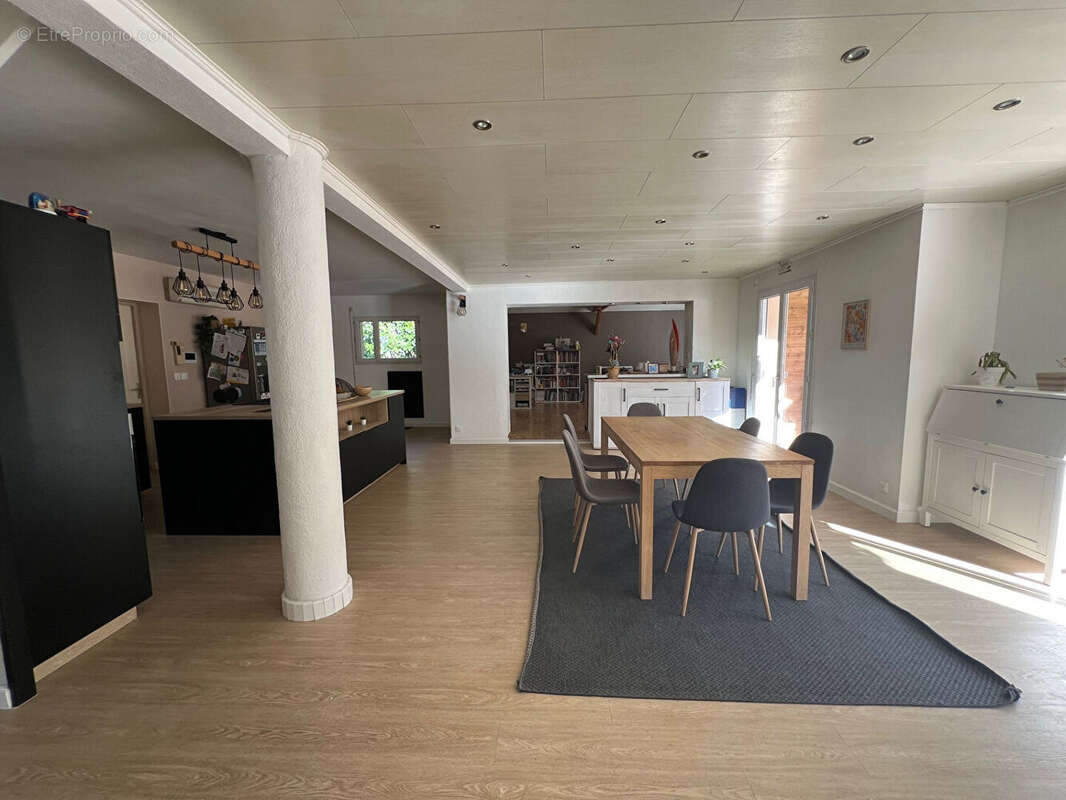 Maison à SERRES-CASTET