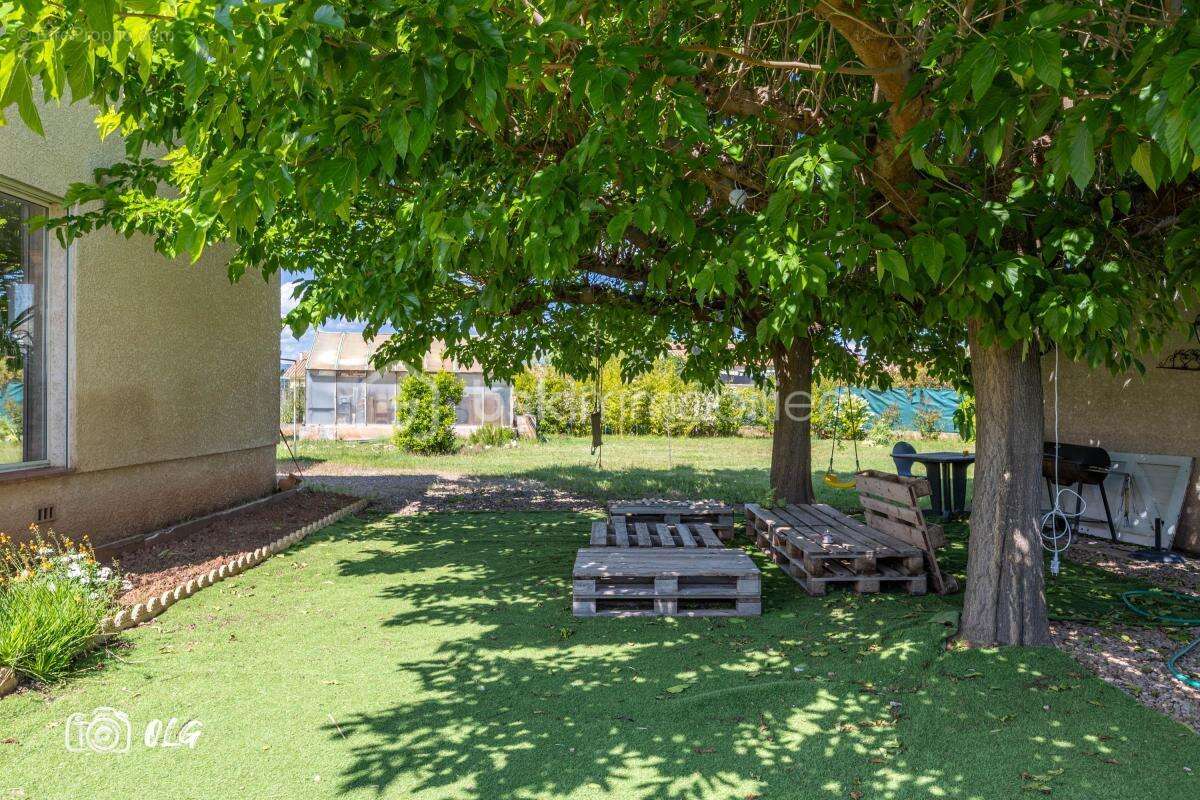 Maison T6 de 142 m² + Maison T3 de 60 m² sur 1730 m² de terrain avec piscine et dépendances - photo 17