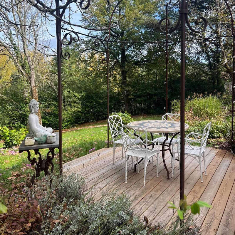 Country property with pool and stables - photo 11