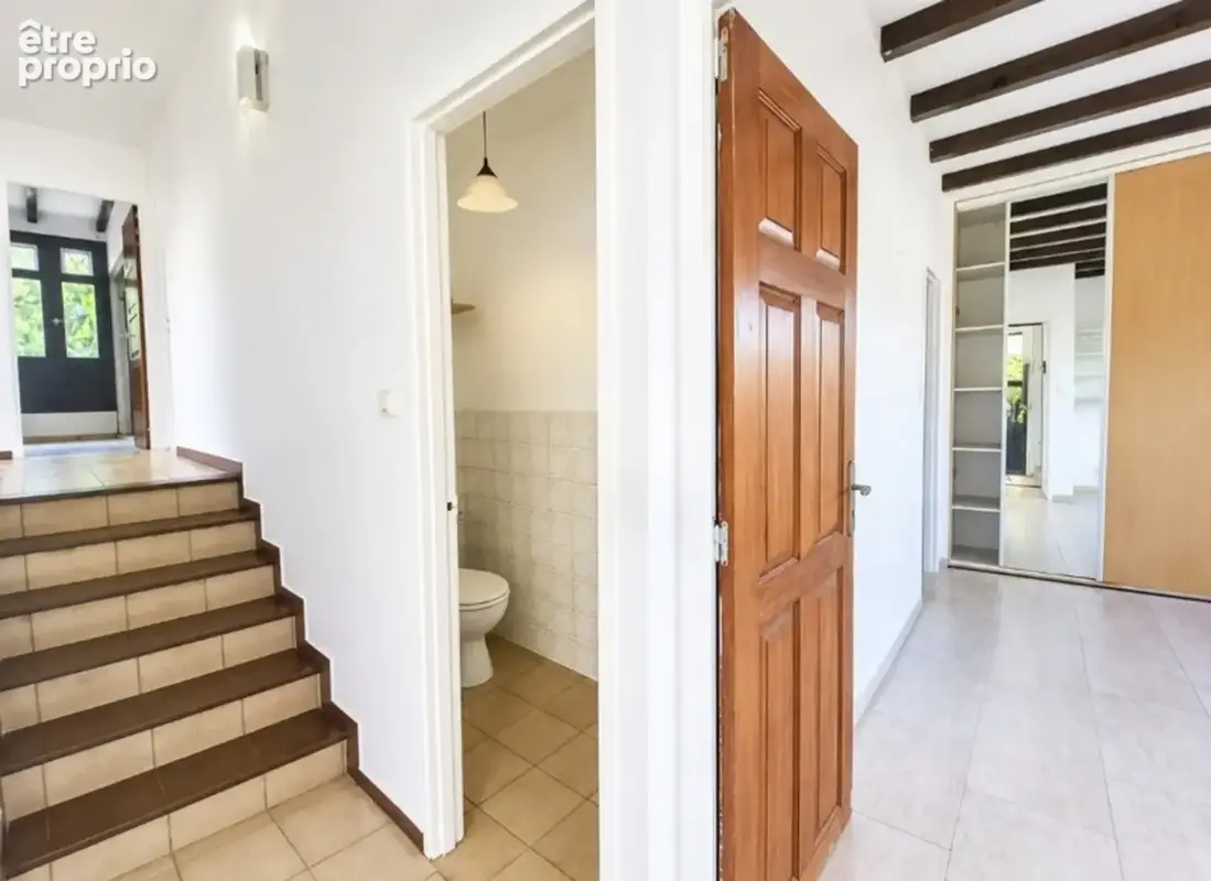 A vendre - Fort de France – Quartier Didier - Maison d'architecte – 7 Pièces – 4 Chambres + Petit T2 Indépendant - photo 25