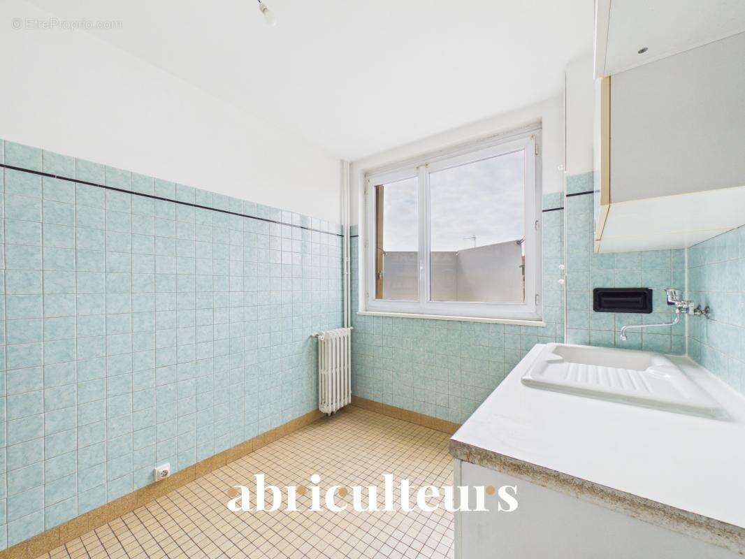 Excellent potentiel pour ce 3 pièces plein sud en vente à Montreuil (93100) - photo 6