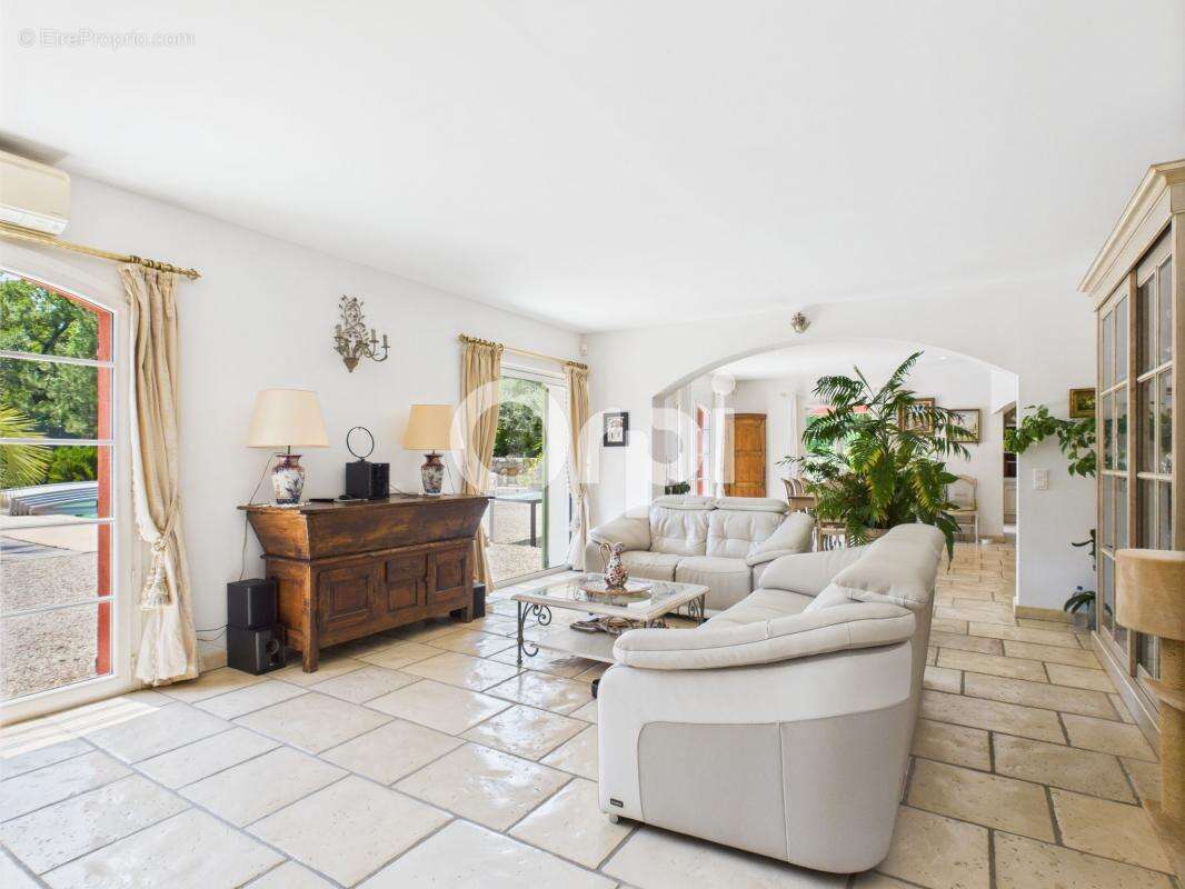 Maison à MONTAUROUX