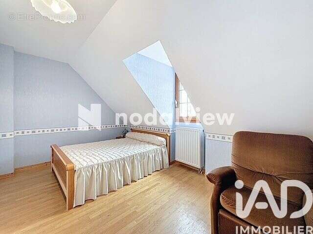 Photo 8 - Maison à LAROCHE-SAINT-CYDROINE