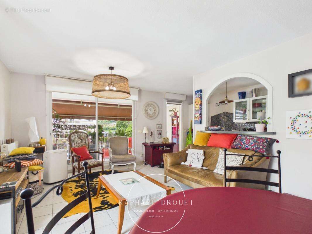 VIENNE – Rue Vimaine – Appartement T3 de 76 m² avec terrasse, résidence récente et sécurisée - photo 4