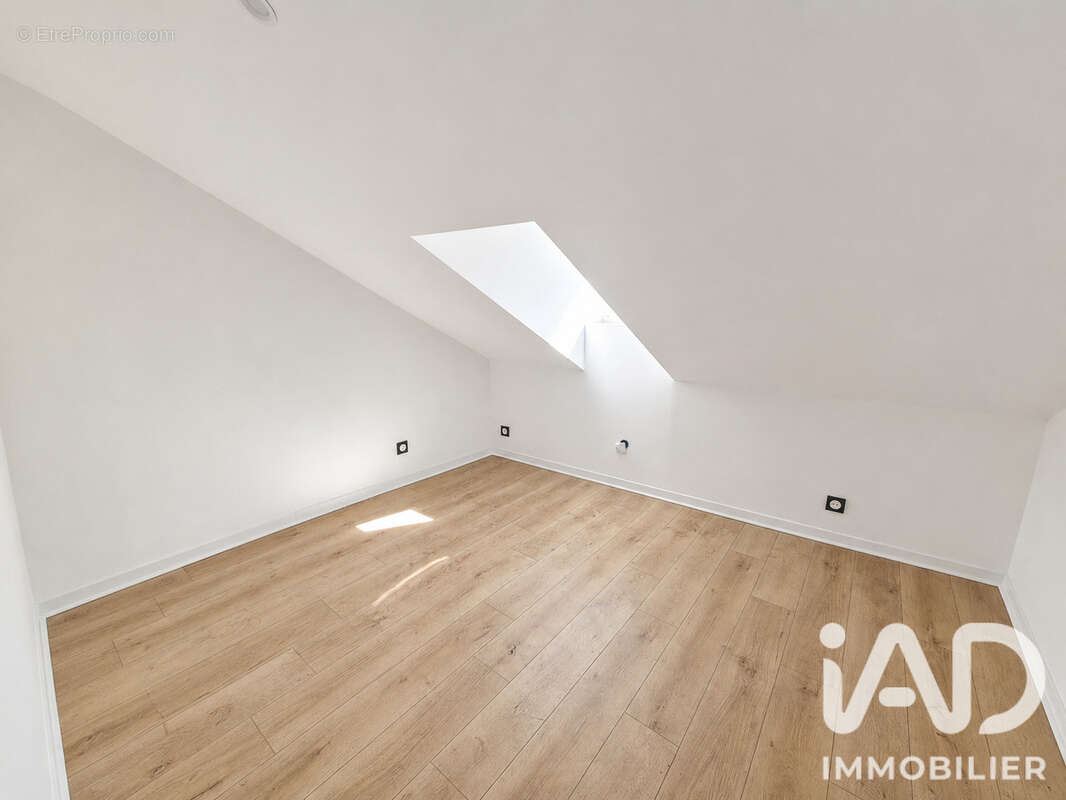 Appartement 290 m² à Charleville-Mezieres  - photo 7