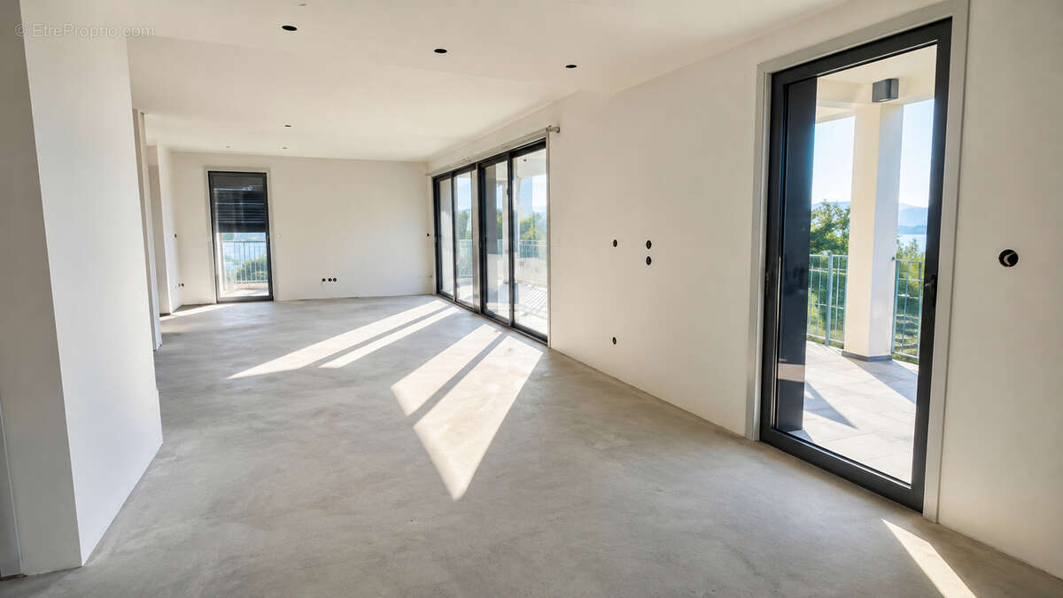 Appartement  Type 5 de 119,41m² avec Terrasse  et cave. - photo 8