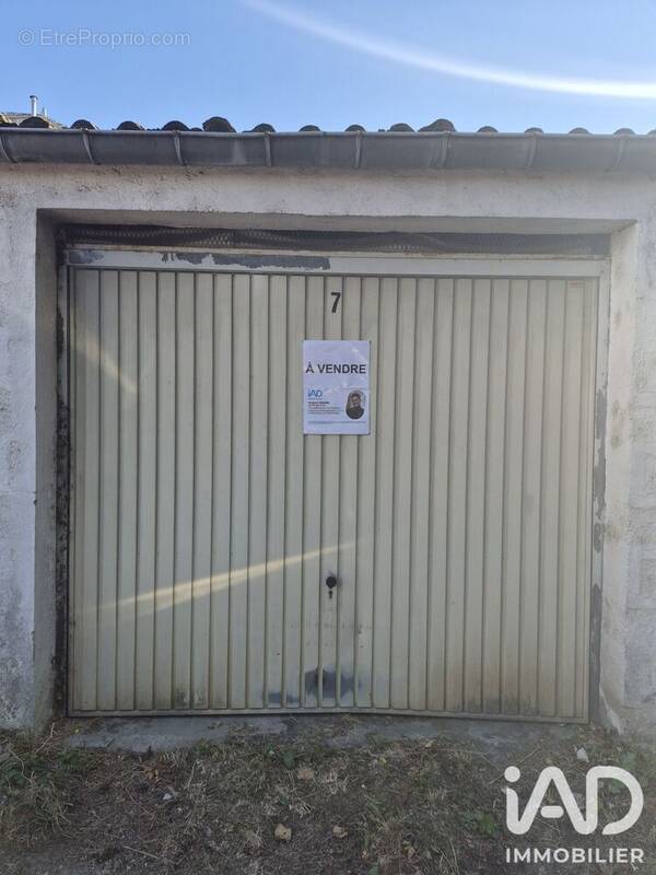 Photo 1 - Parking à CHARLEVILLE-MEZIERES