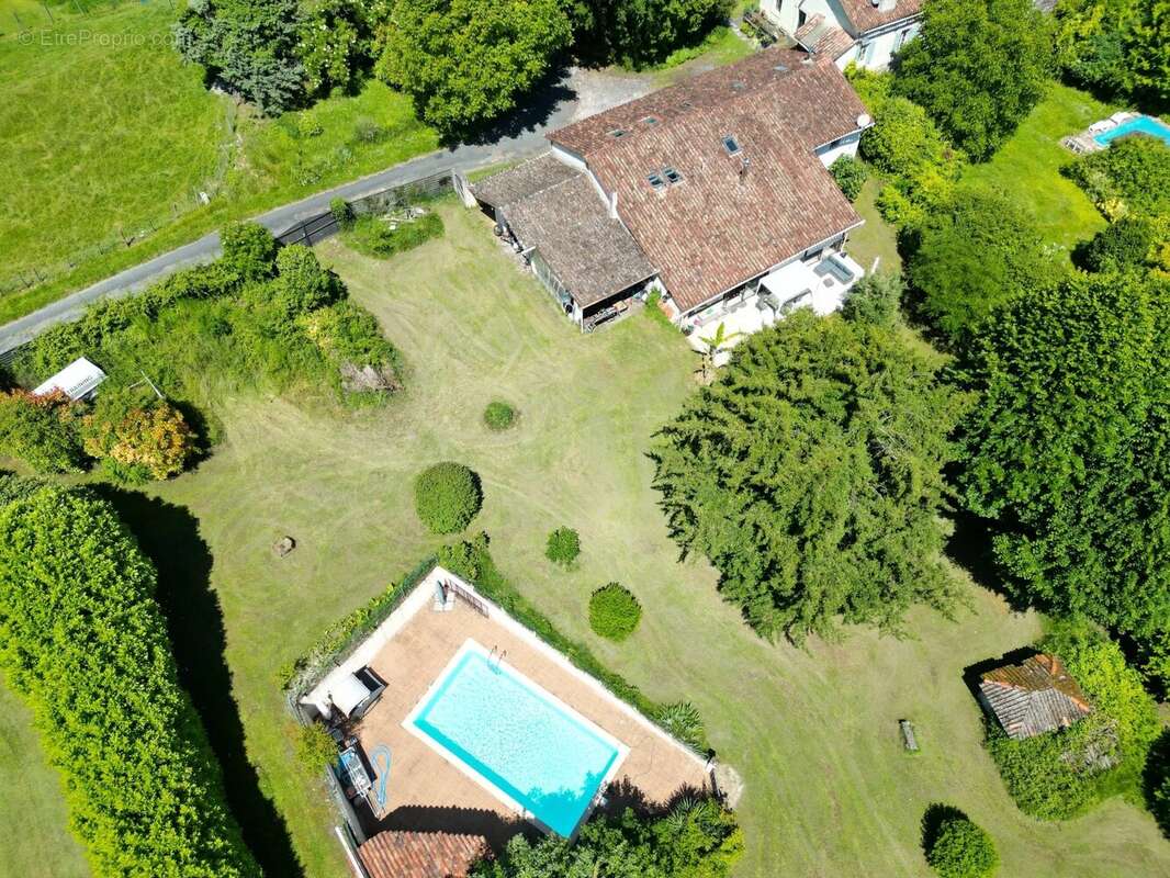 Maison de 3 chambres avec grand jardin et piscine - photo 2