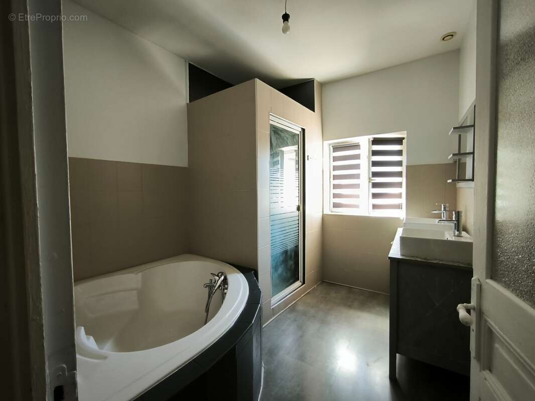Maison de village 130m² et 62m² de potentiel -3 chambres-Bureau-caves - photo 4