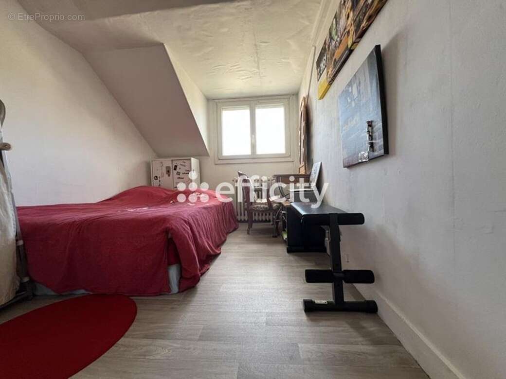 Maison à SAINT-PIERRE-LES-NEMOURS