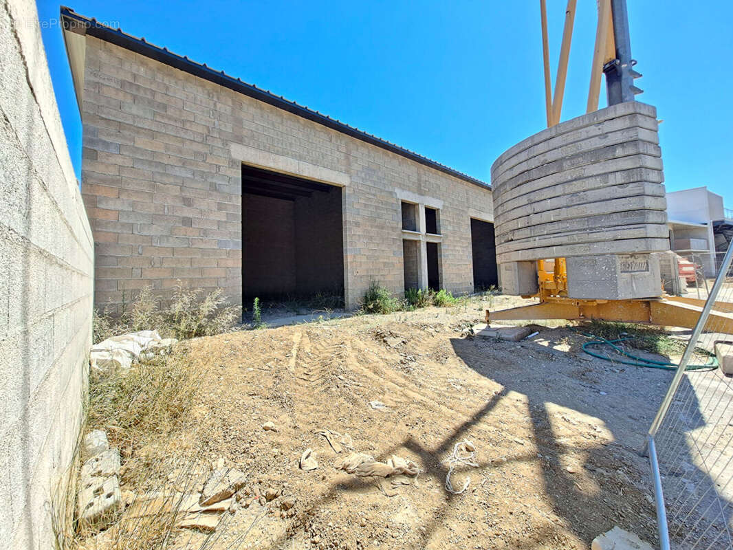 Perpignan Toulouges Garage / Local de 86 m2 - photo 2
