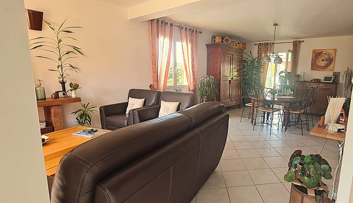Belle maison T5 140 m2 habitables avec Piscine, Véranda et Double Garage-Proche Commodités et Gare - photo 4
