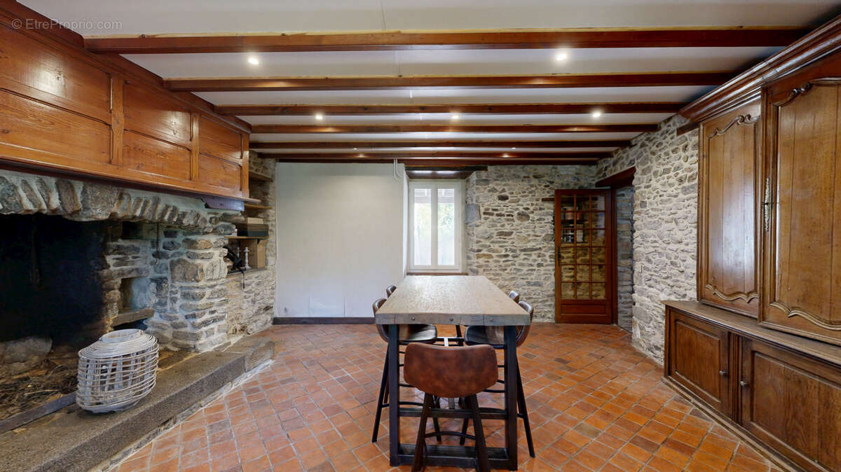 Propriété d'exception avec Gites - 403 m2 sur terrain de 8,5 hectares avec dépendances et étangs. - photo 21