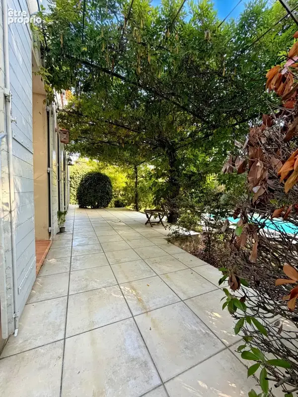 Maison familiale avec piscine dans un écrin de verdure - photo 18