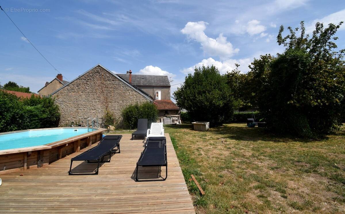 A vendre - Maison d'environ 110 m² - LE MAYET-DE-MONTAGNE - photo 1