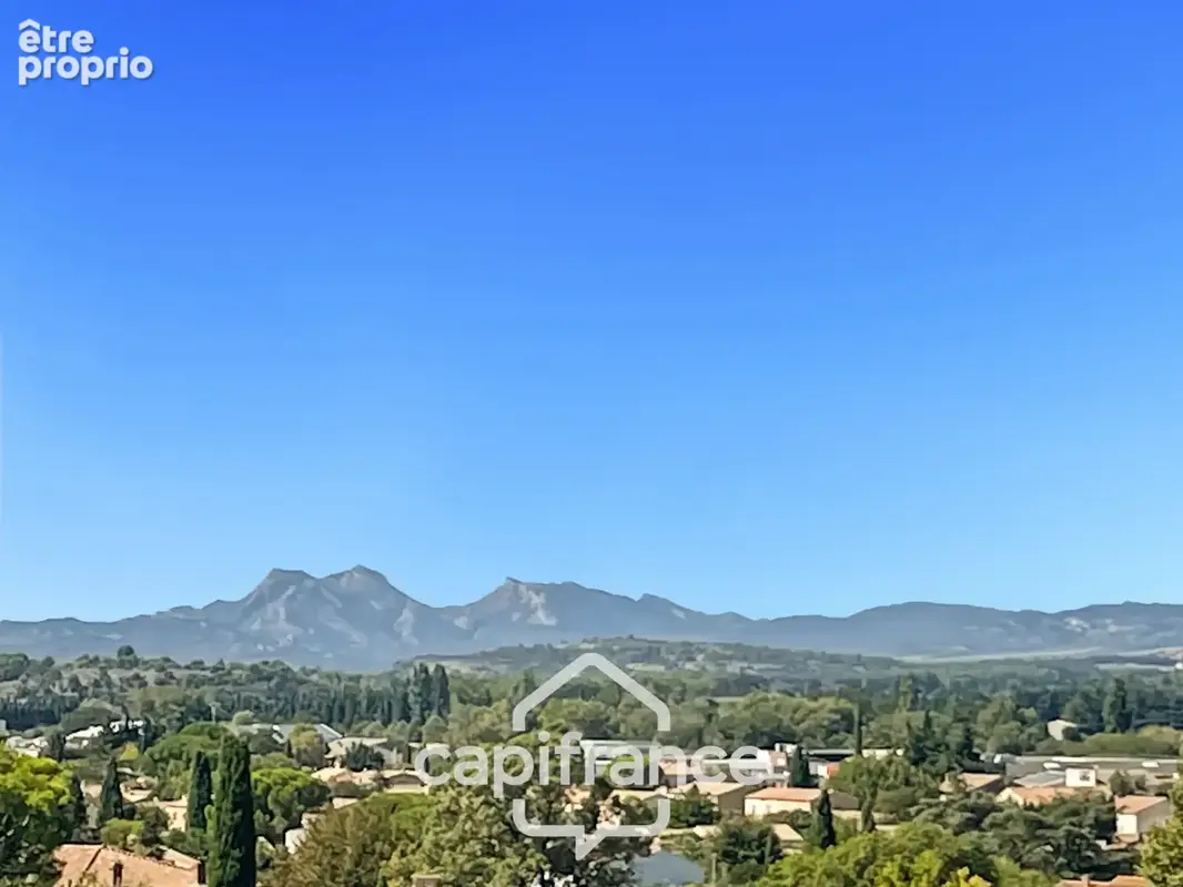 ne demeure de caractère au cœur de la Provence: 242 m2 de superficie habitable , une TERRASSE PANORAMIQUE. Distribution sur 3 ni - photo 2