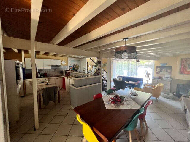 Autre à LA TESTE-DE-BUCH