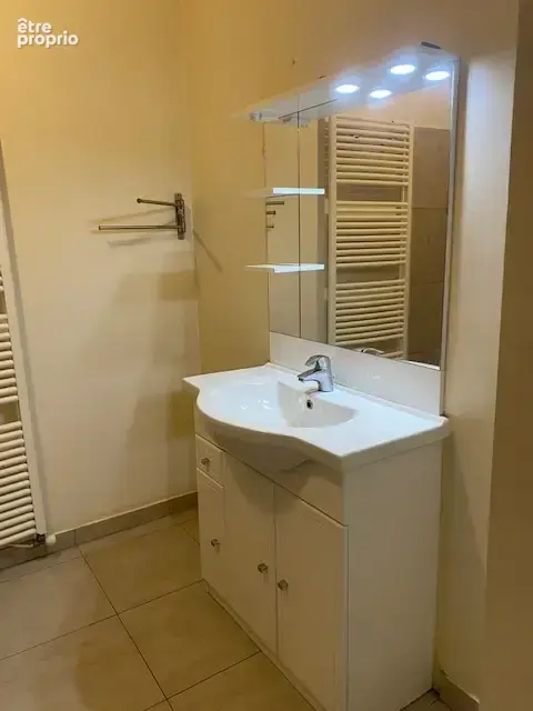Au cœur du village, 3 P spacieux et mansardé de 68m2. - photo 8