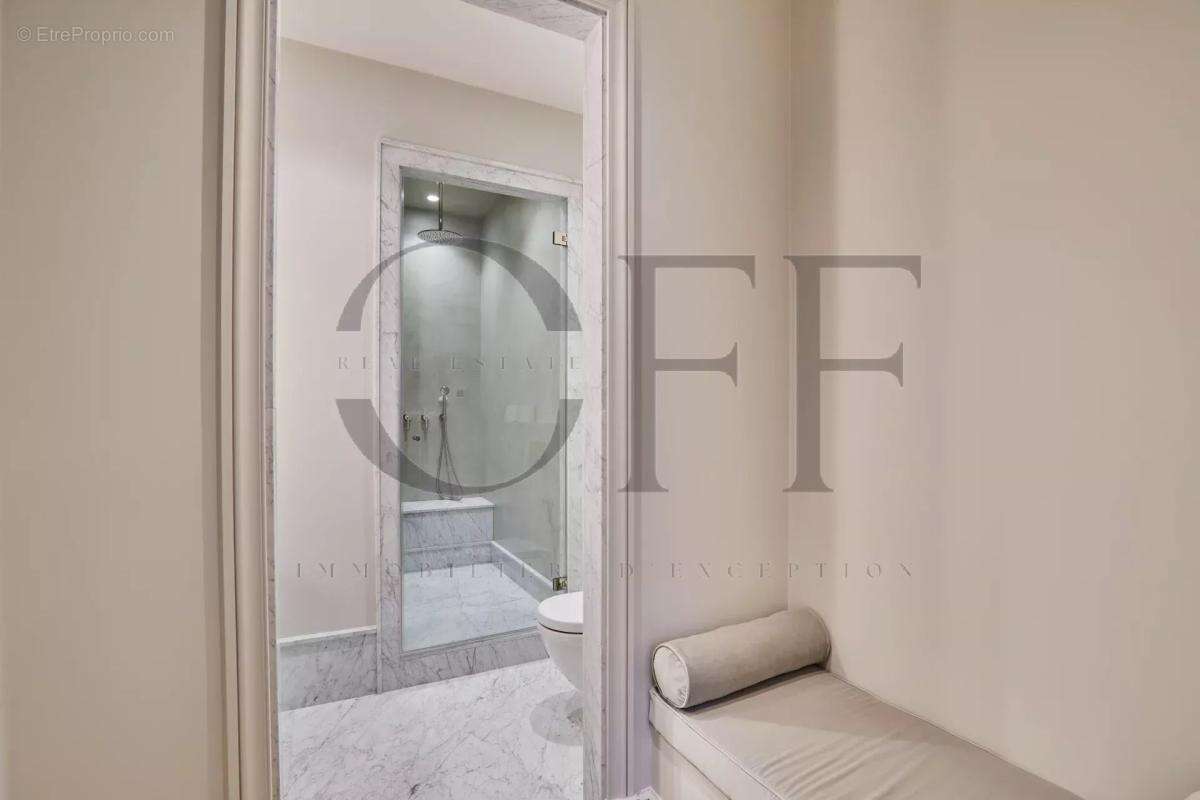 Appartement à PARIS-8E