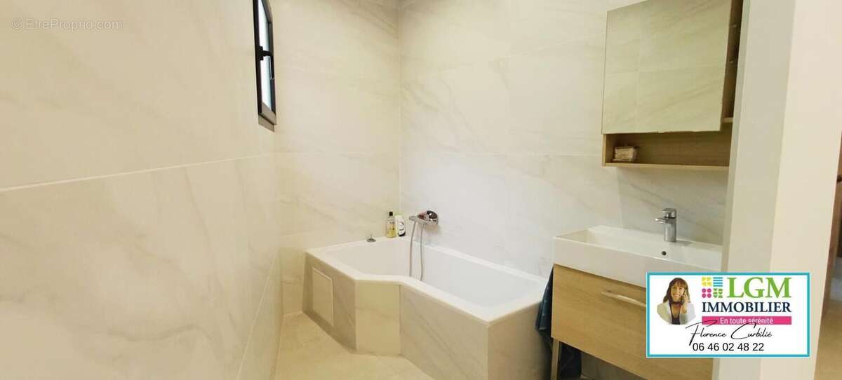 Maison à LA CALMETTE