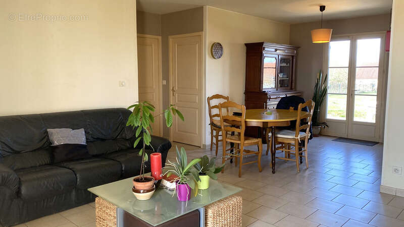À vendre – Pavillon de plain-pied -2 chambres - jardin et garage  COUTARNOUX (89) - photo 4