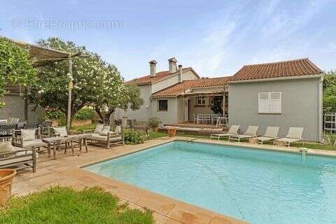 Maison à CARQUEIRANNE