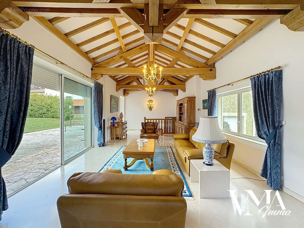 Maison à SAINT-GENIS-LAVAL