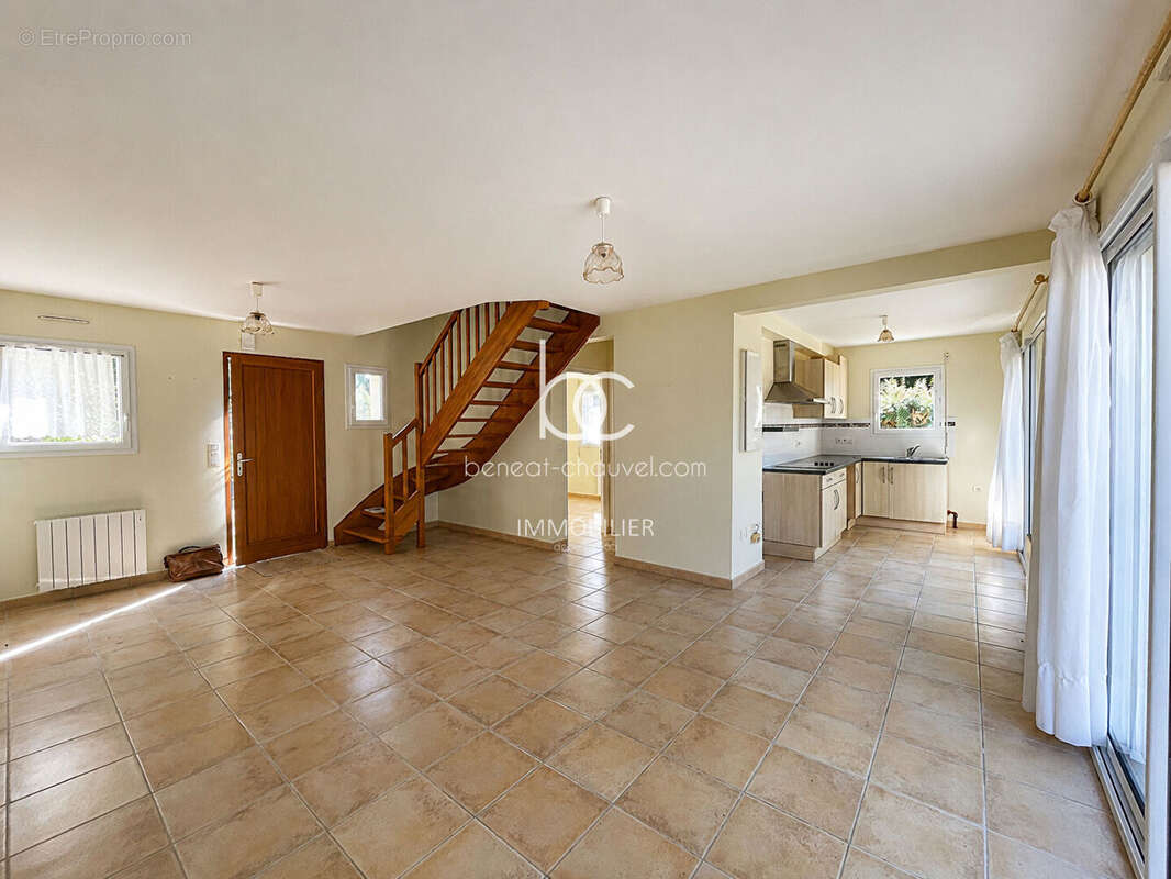 EXCLUSIVITÉ SARZEAU - Maison de 75 m² avec jardinet, proche du Golfe du Morbihan - photo 4