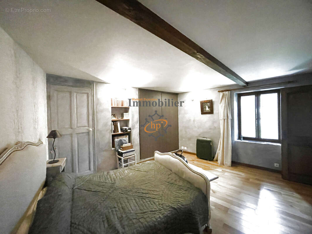 Propriété de caractère avec deux maisons d'habitations, une maison à rénover, dépendances et terrain de 7123 m - photo 15