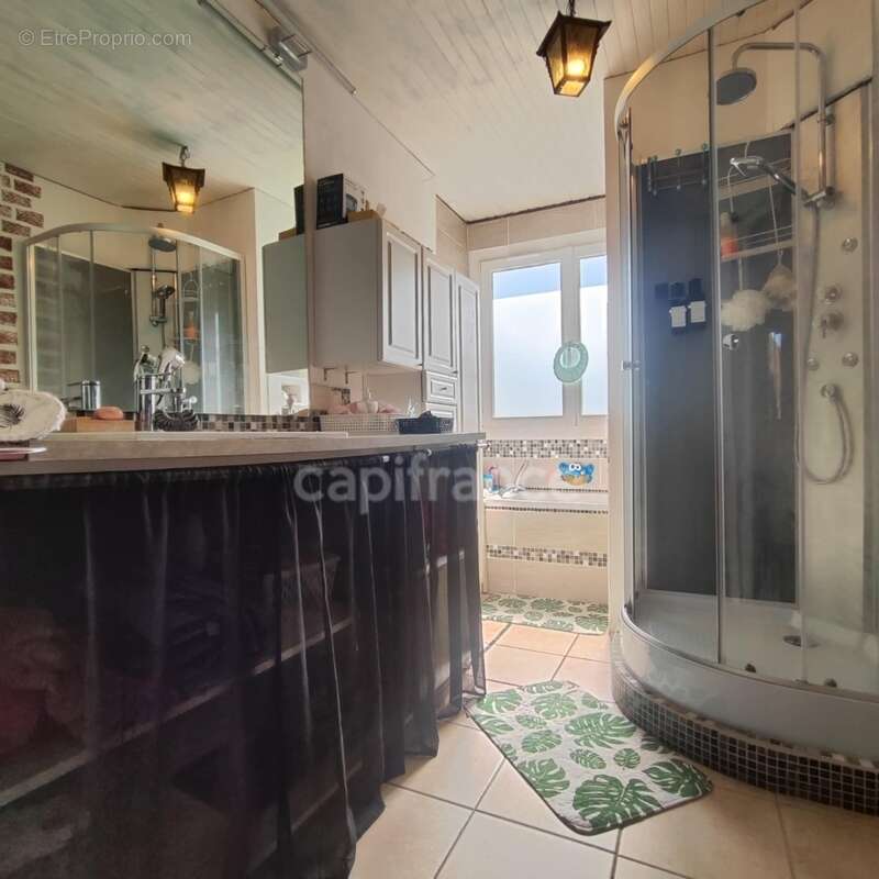 Maison à LES AVENIERES