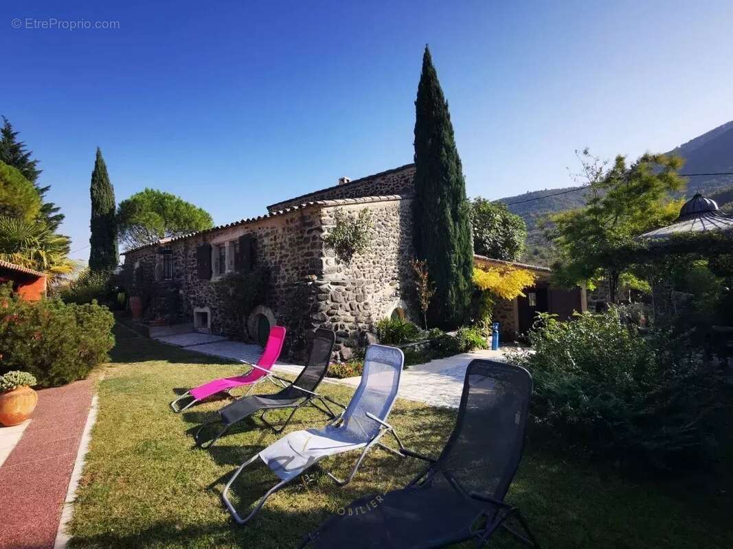 Maison à SAINT-MARTIN-SUR-LAVEZON