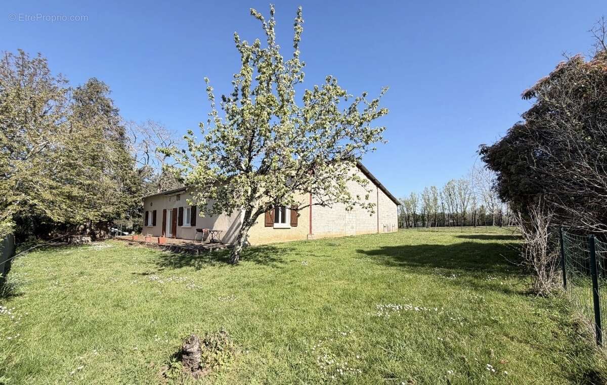 Maison à CREYSSENSAC-ET-PISSOT