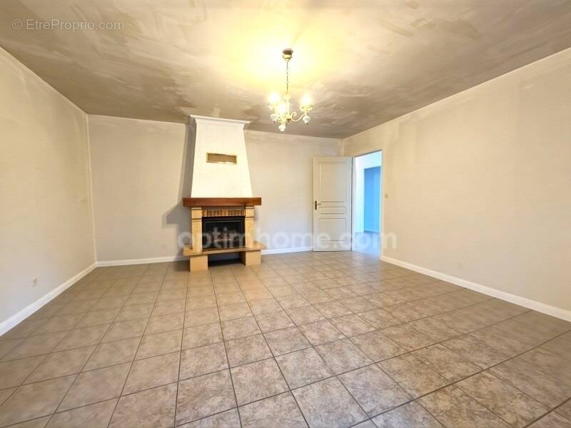 Maison à RUELLE-SUR-TOUVRE