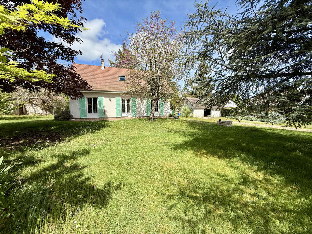 Sublime propriété T 7 avec 2 garages sur un terrain de 1480 m2 - photo 9