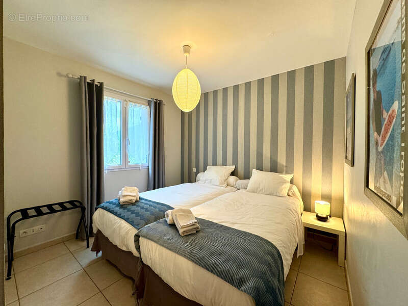 A vendre : Villa contemporaine de plain-pied avec piscine chauffée et vue montagne (Corse) - photo 12